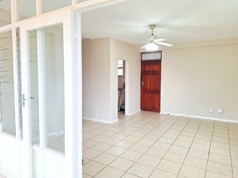Freshly painted, Spacious 2  bedroom Apartment For Sale in Bulwer, Durban, KwaZulu Natal - Photo 7