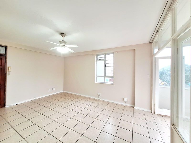 Freshly painted, Spacious 2  bedroom Apartment For Sale in Bulwer, Durban, KwaZulu Natal - Photo 6