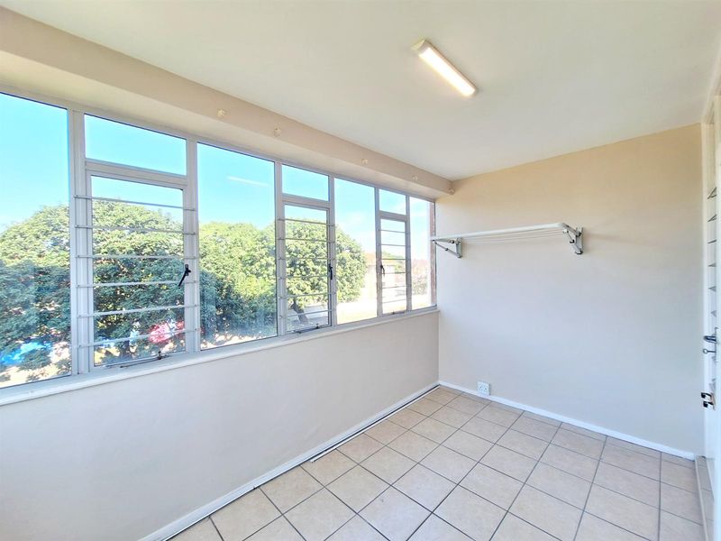 Freshly painted, Spacious 2  bedroom Apartment For Sale in Bulwer, Durban, KwaZulu Natal - Photo 8