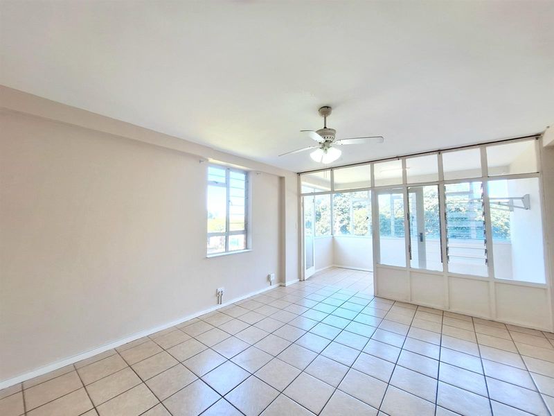 Freshly painted, Spacious 2  bedroom Apartment For Sale in Bulwer, Durban, KwaZulu Natal - Photo 9