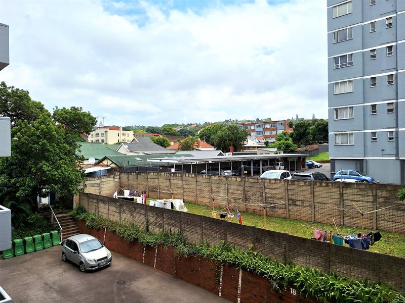 Freshly painted, Spacious 2  bedroom Apartment For Sale in Bulwer, Durban, KwaZulu Natal - Photo 3