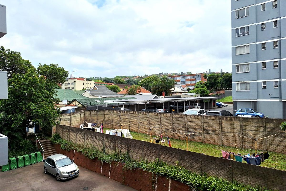 Freshly painted, Spacious 2  bedroom Apartment For Sale in Bulwer, Durban, KwaZulu Natal - Photo 3