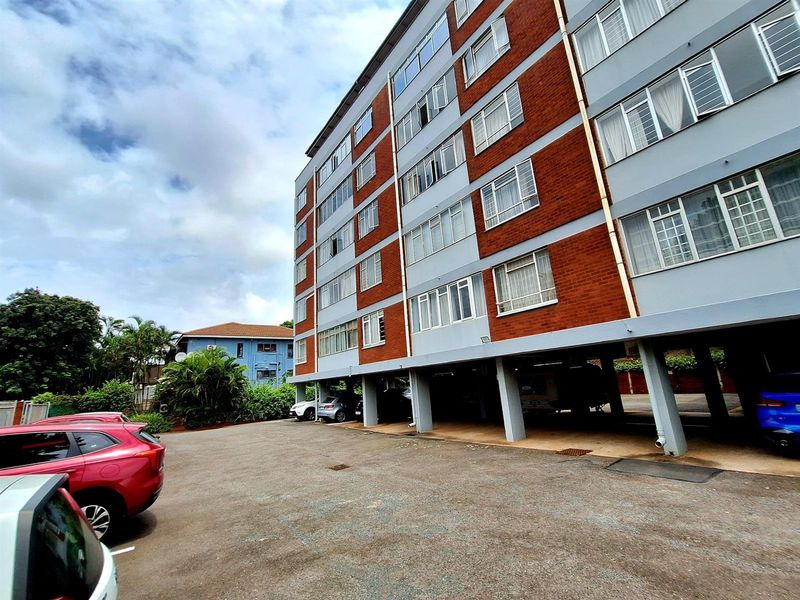 Freshly painted, Spacious 2  bedroom Apartment For Sale in Bulwer, Durban, KwaZulu Natal - Photo 2