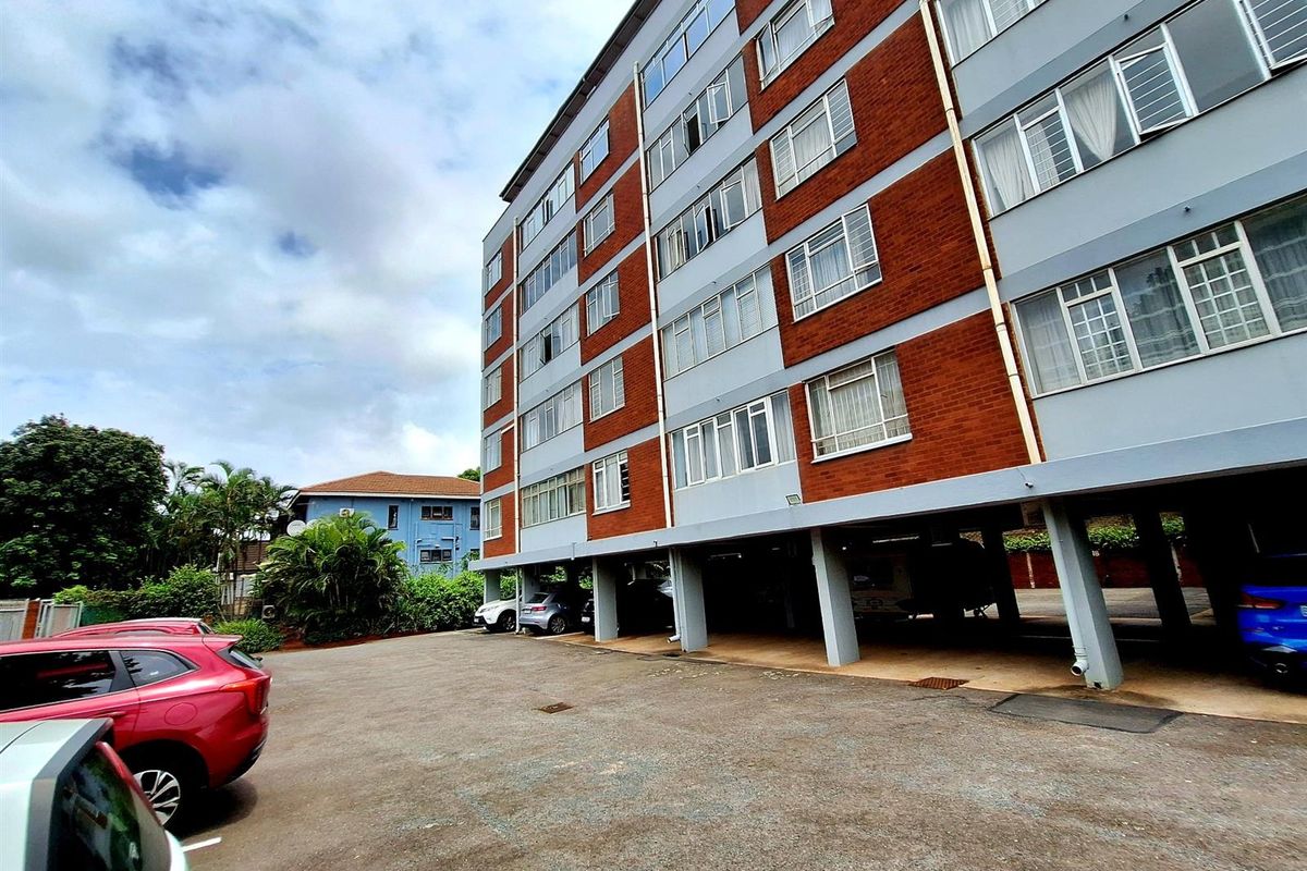 Freshly painted, Spacious 2  bedroom Apartment For Sale in Bulwer, Durban, KwaZulu Natal - Photo 2