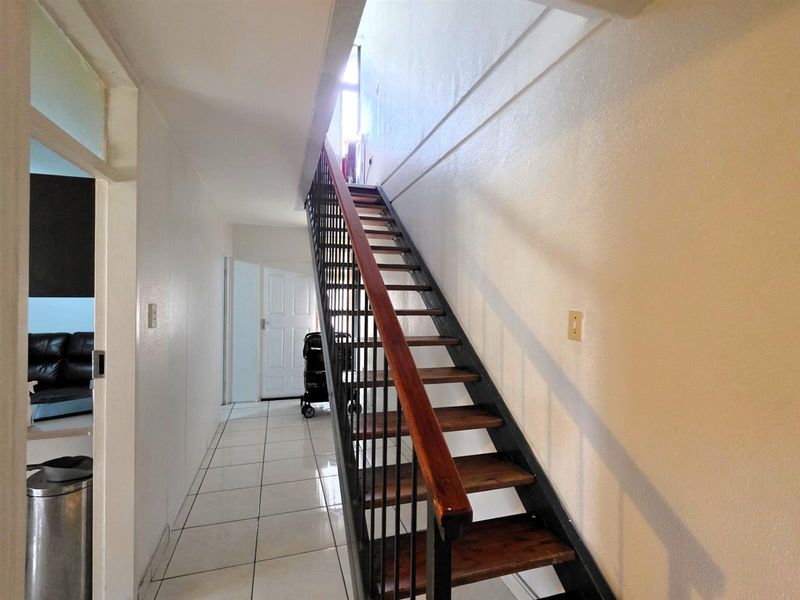 Premium 3-Bed Duplex Apartment, with Urban Convenience in Prime Arcadia - Photo 8