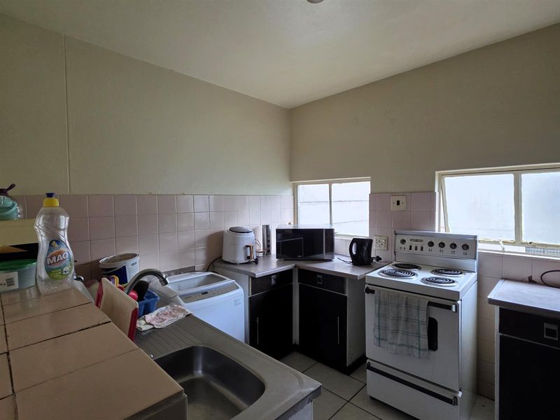 Premium 3-Bed Duplex Apartment, with Urban Convenience in Prime Arcadia - Photo 2
