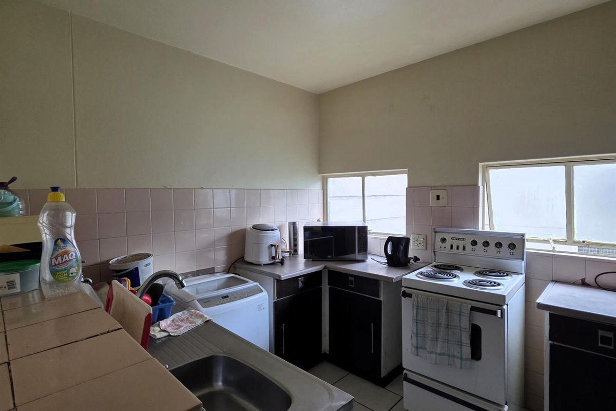 Premium 3-Bed Duplex Apartment, with Urban Convenience in Prime Arcadia - Photo 2