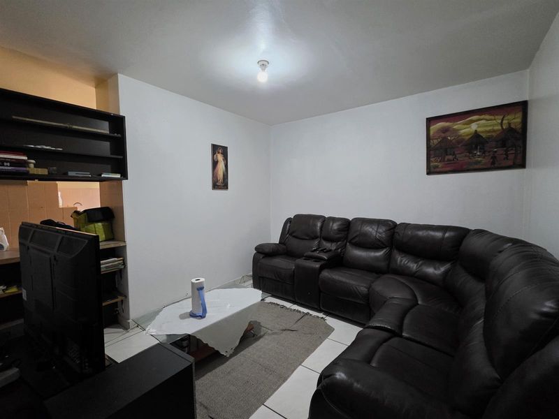 Premium 3-Bed Duplex Apartment, with Urban Convenience in Prime Arcadia - Photo 4
