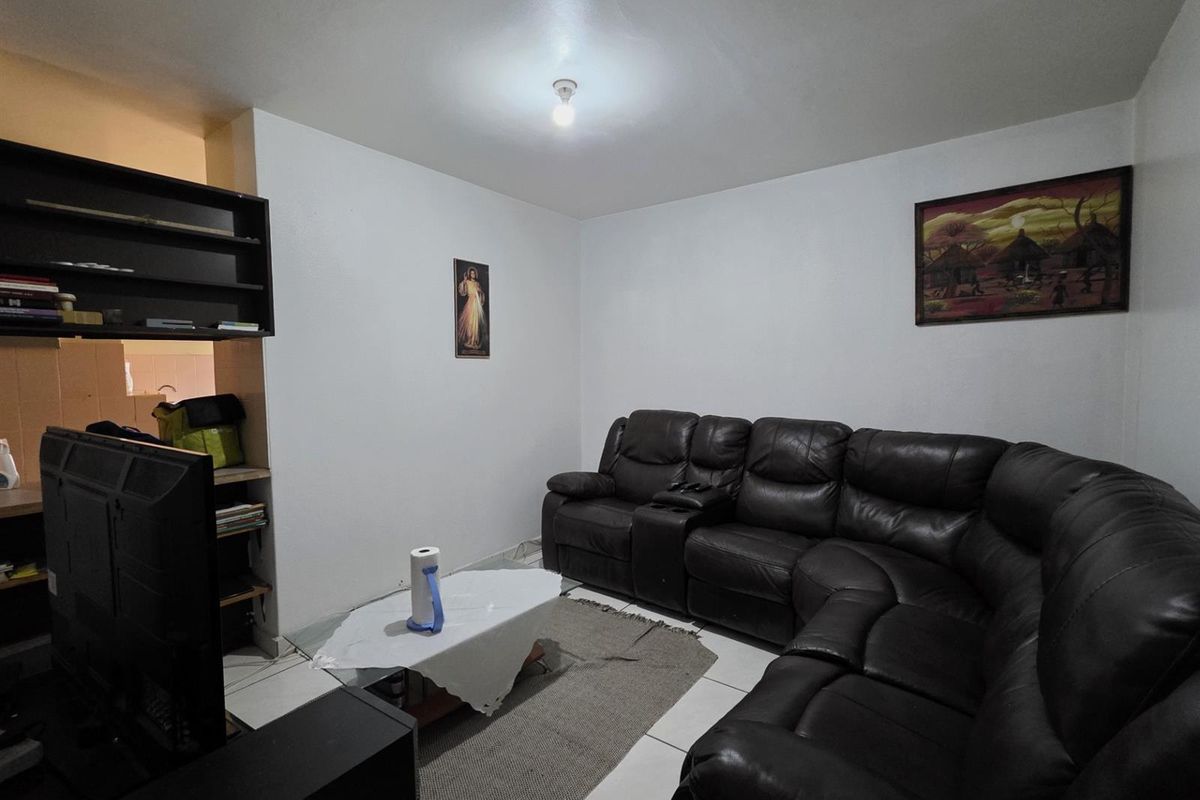Premium 3-Bed Duplex Apartment, with Urban Convenience in Prime Arcadia - Photo 4