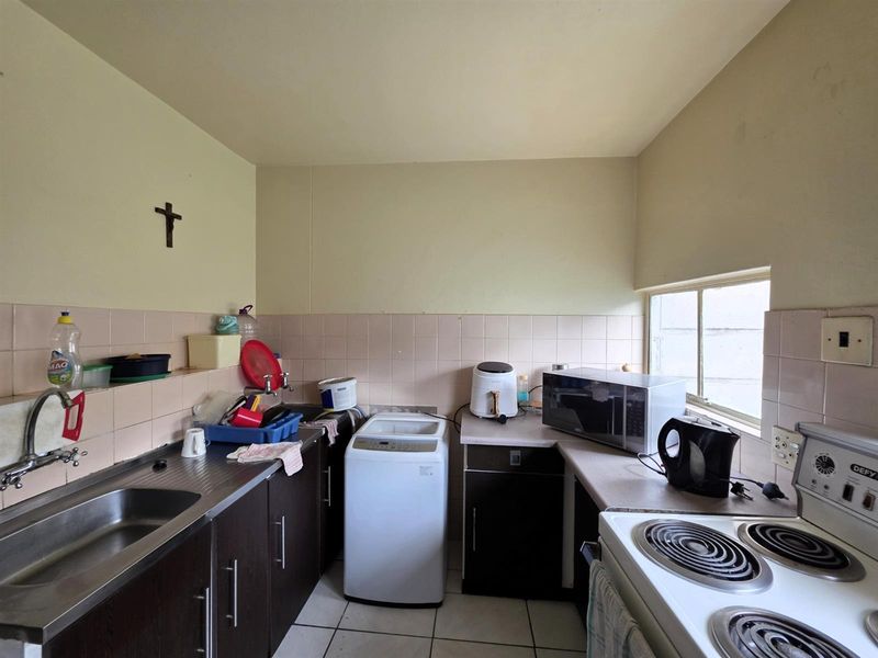 Premium 3-Bed Duplex Apartment, with Urban Convenience in Prime Arcadia - Photo 3