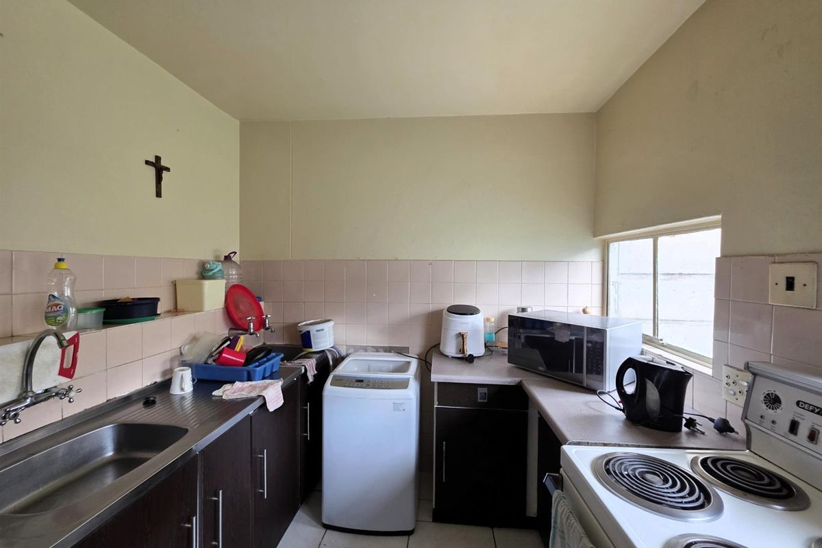 Premium 3-Bed Duplex Apartment, with Urban Convenience in Prime Arcadia - Photo 3