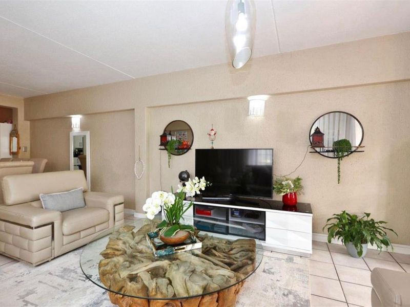 Apartment For Sale in Sandown, Sandton - Photo 2