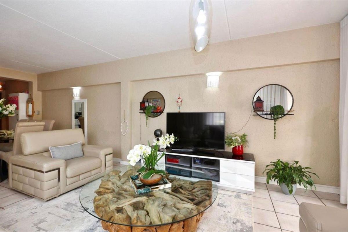 Apartment For Sale in Sandown, Sandton - Photo 2