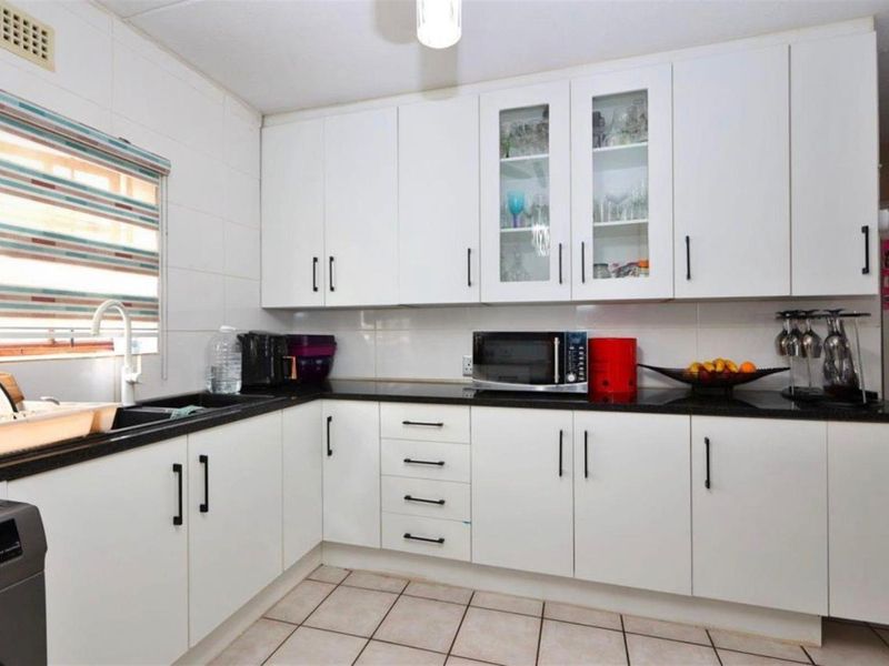 Apartment For Sale in Sandown, Sandton - Photo 4