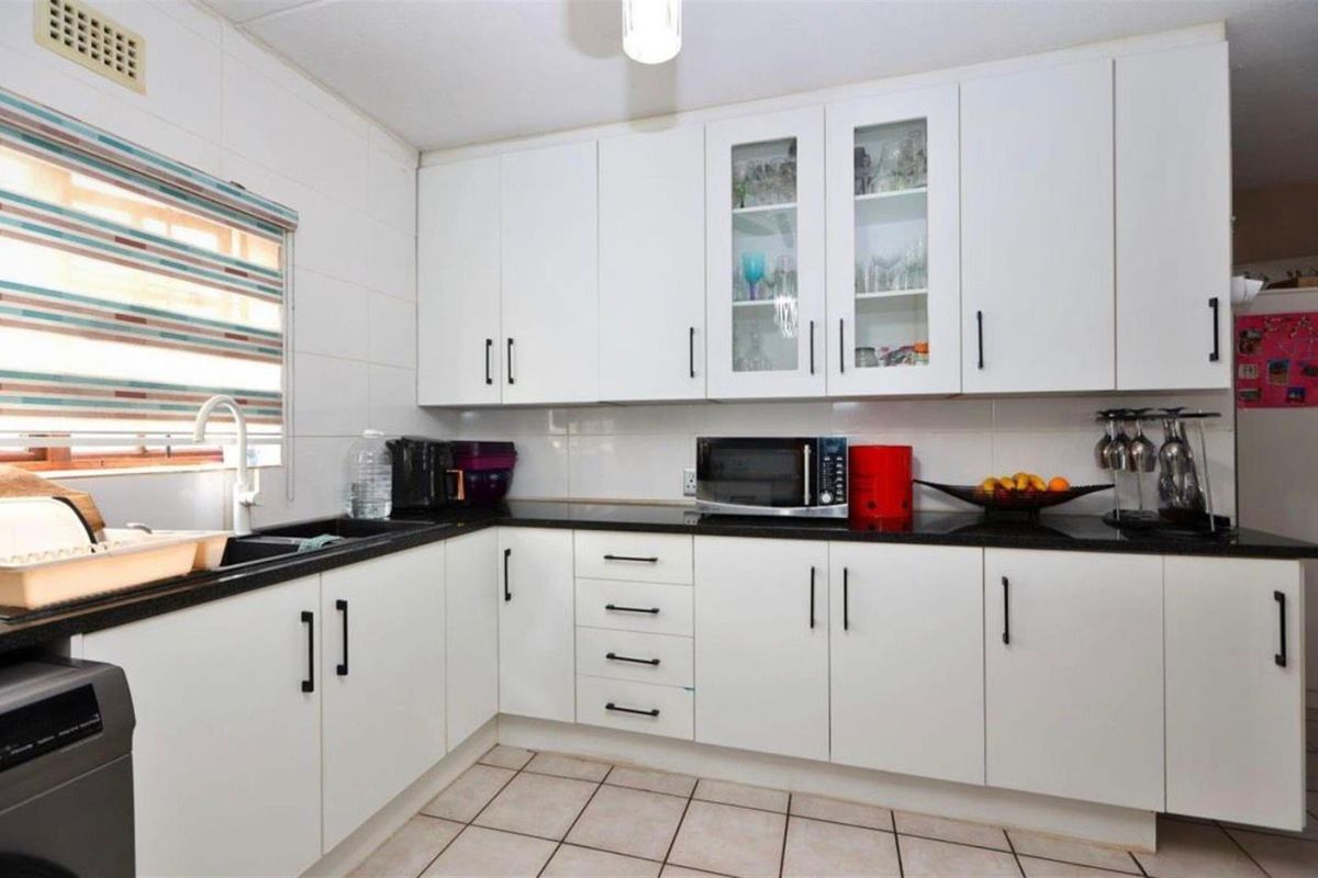 Apartment For Sale in Sandown, Sandton - Photo 4