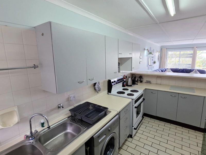 Beautiful Beachfront Apartment For Sale in Ramsgate, sold fully furnished - Photo 10