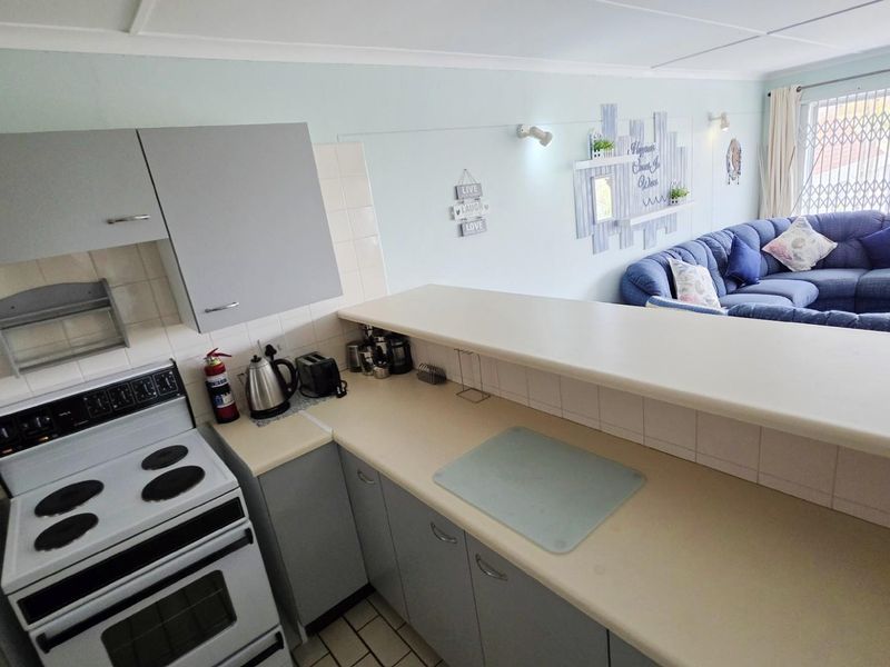 Beautiful Beachfront Apartment For Sale in Ramsgate, sold fully furnished - Photo 9