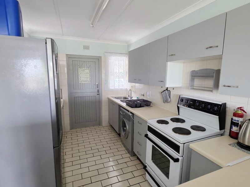 Beautiful Beachfront Apartment For Sale in Ramsgate, sold fully furnished - Photo 8