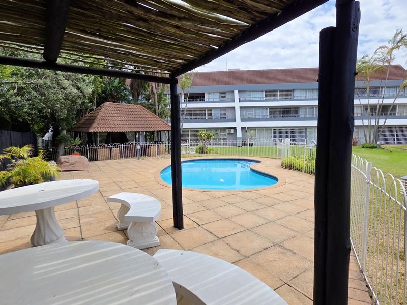 Beautiful Beachfront Apartment For Sale in Ramsgate, sold fully furnished - Photo 2