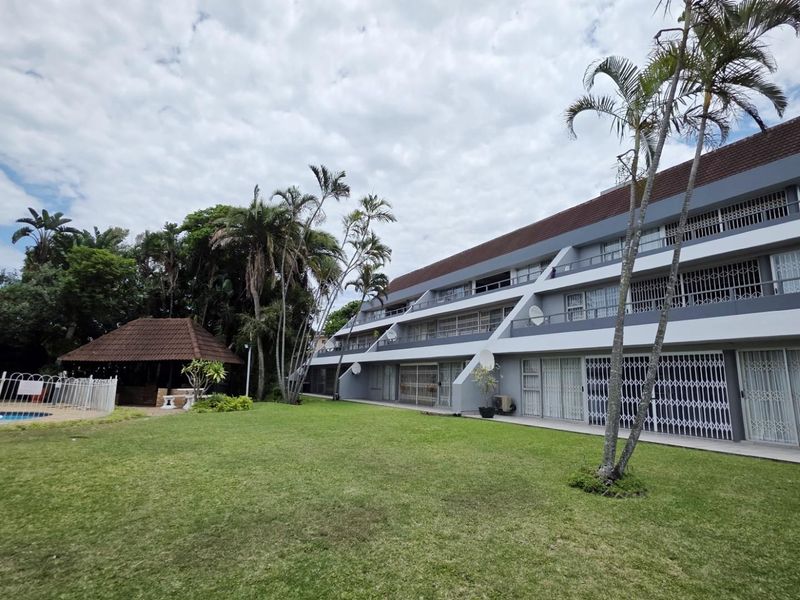 Beautiful Beachfront Apartment For Sale in Ramsgate, sold fully furnished - Photo 3