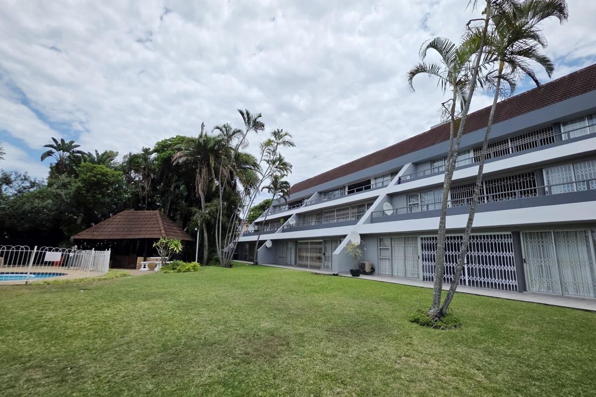 Beautiful Beachfront Apartment For Sale in Ramsgate, sold fully furnished - Photo 3