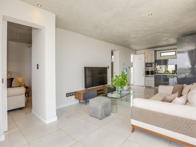 Penthouse Apartment For Sale in Houghton Estate, Johannesburg - Photo 9