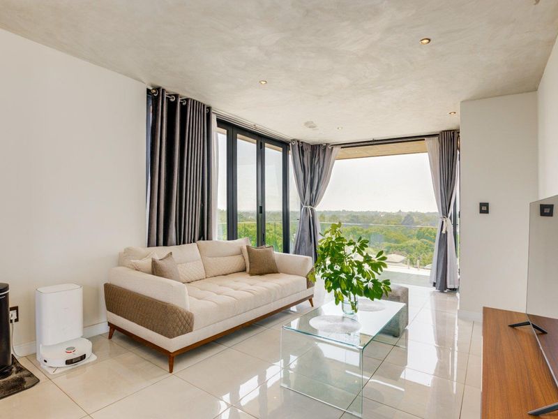 Penthouse Apartment For Sale in Houghton Estate, Johannesburg - Photo 7