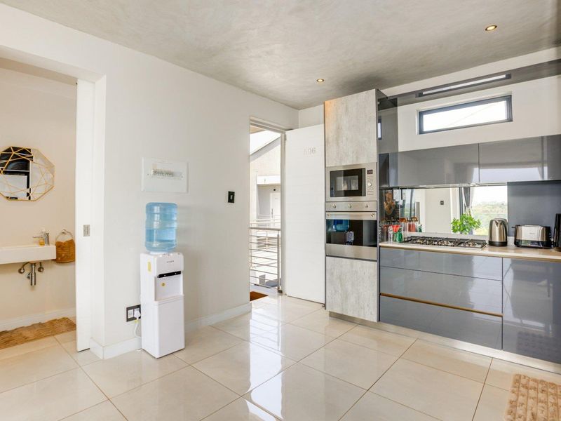 Penthouse Apartment For Sale in Houghton Estate, Johannesburg - Photo 6