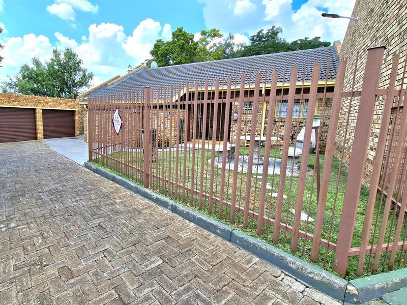 A hidden two-bedroom gem, tucked away in the far corner of a beautiful complex - Photo 5