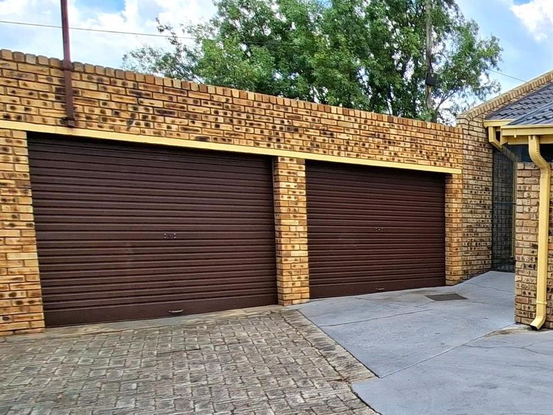 A hidden two-bedroom gem, tucked away in the far corner of a beautiful complex - Photo 8