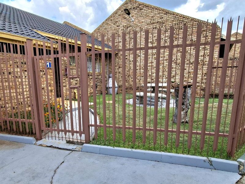 A hidden two-bedroom gem, tucked away in the far corner of a beautiful complex - Photo 7