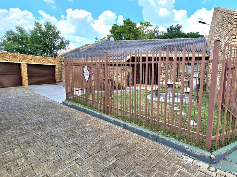 A hidden two-bedroom gem, tucked away in the far corner of a beautiful complex - Photo 4