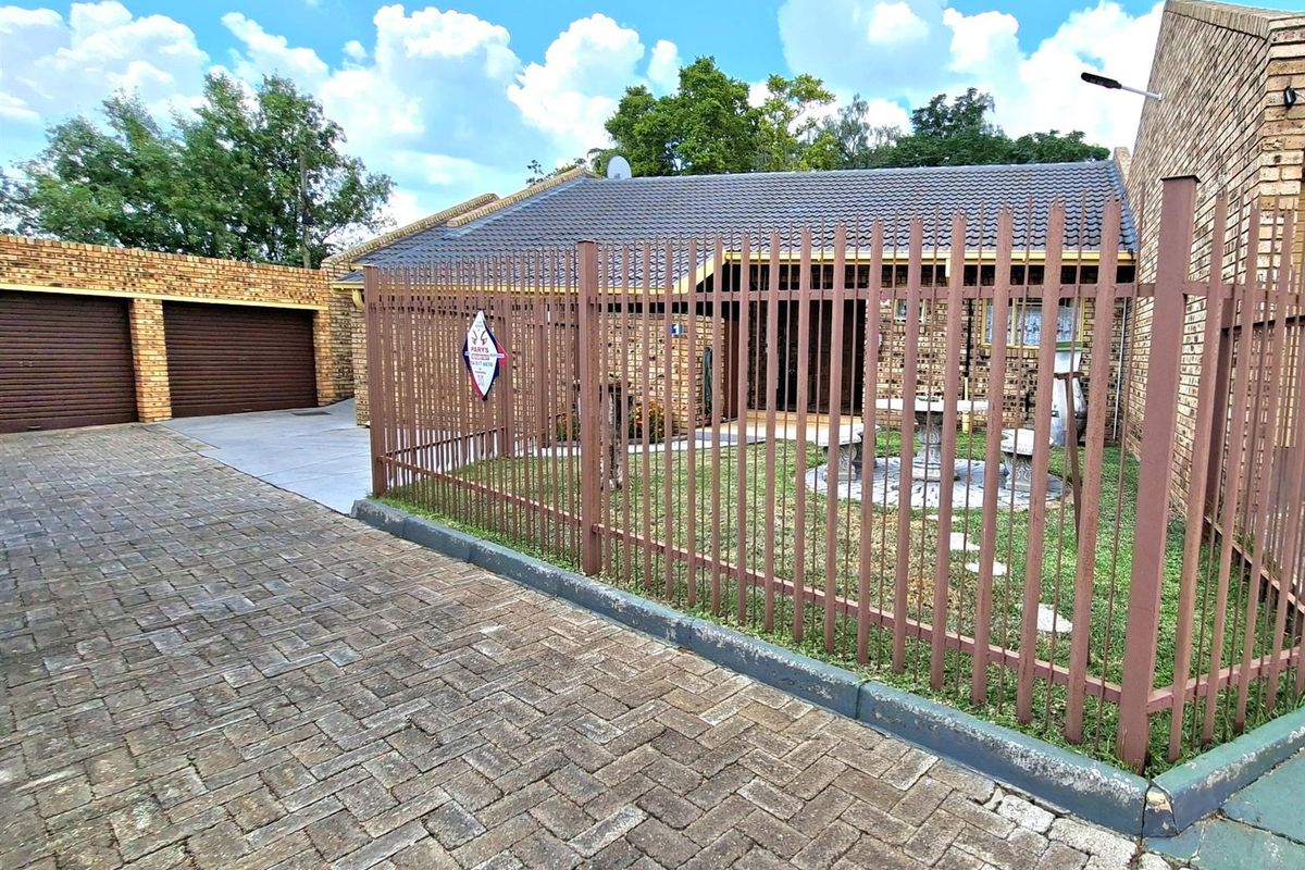 A hidden two-bedroom gem, tucked away in the far corner of a beautiful complex - Photo 4