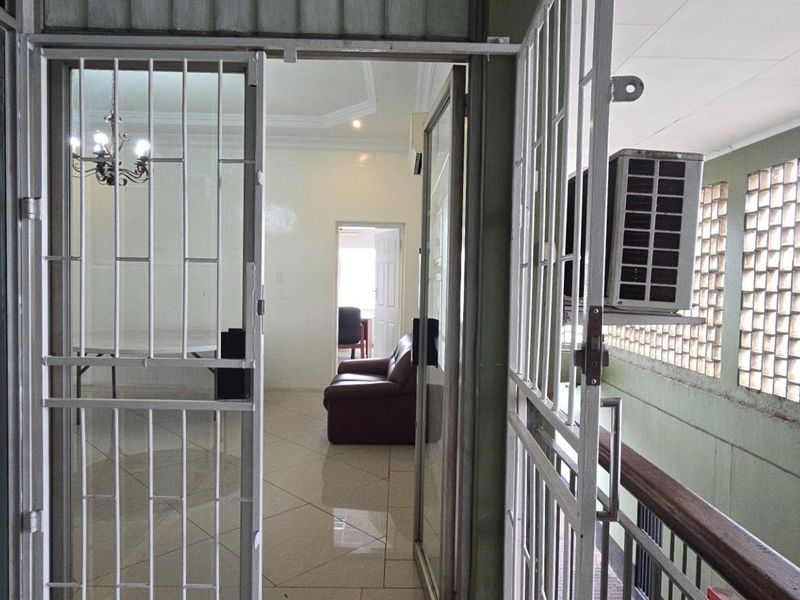 Professional Office Space Where Business Meets Convenience - Photo 2