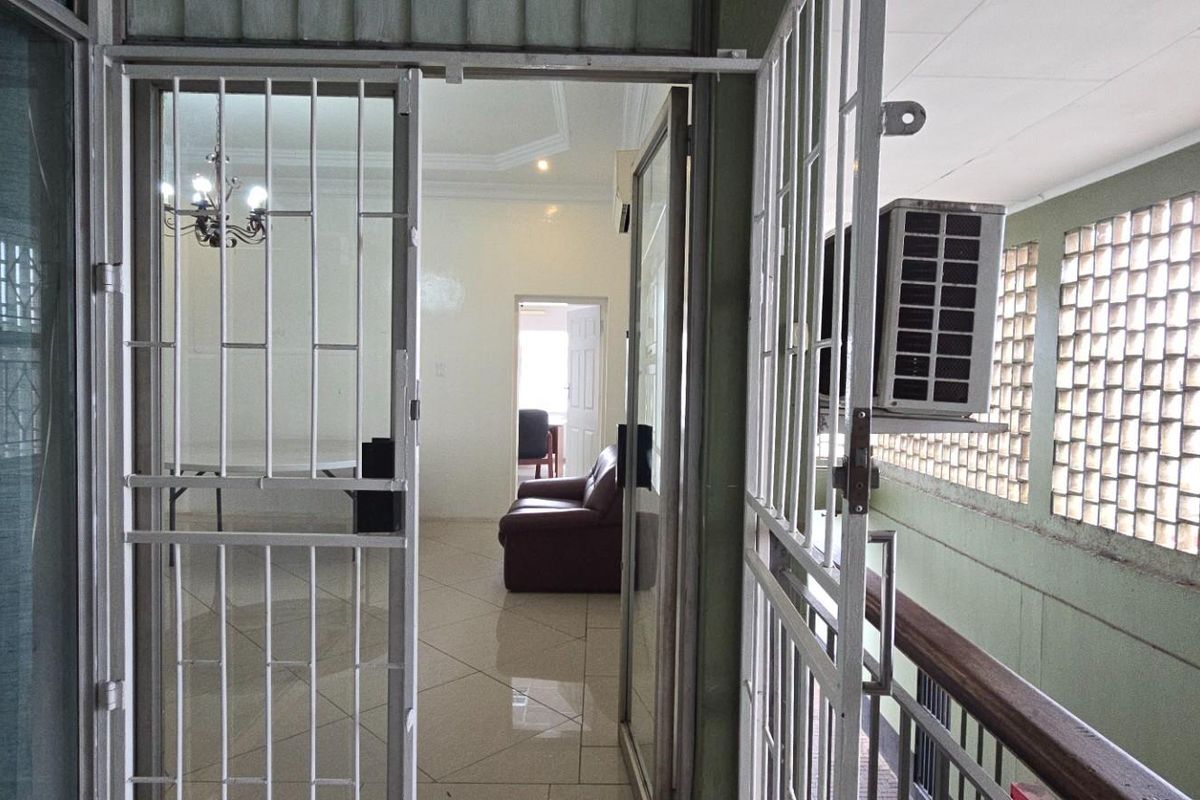 Professional Office Space Where Business Meets Convenience - Photo 2