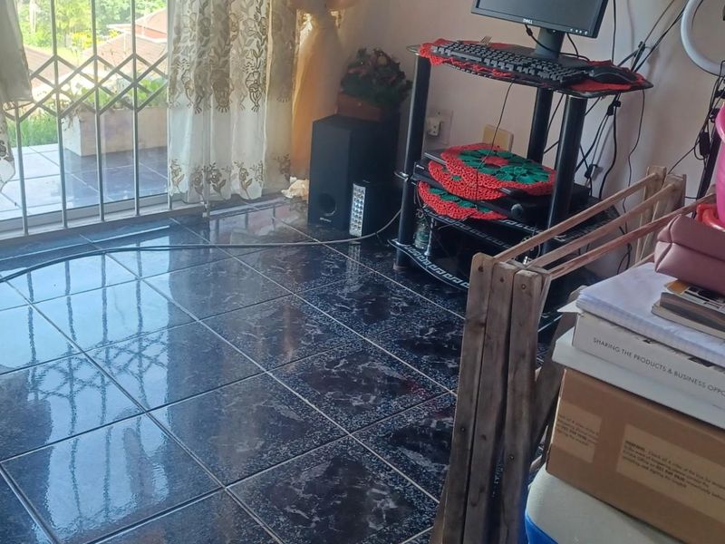 2 Bed 1 Bath ground floor apartment for sale in woodhaven park in durban - Photo 10