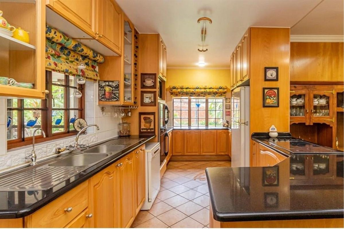 UNMATCHED INVESTMENT: Potential Rental Income R90 000 per month! - Photo 4