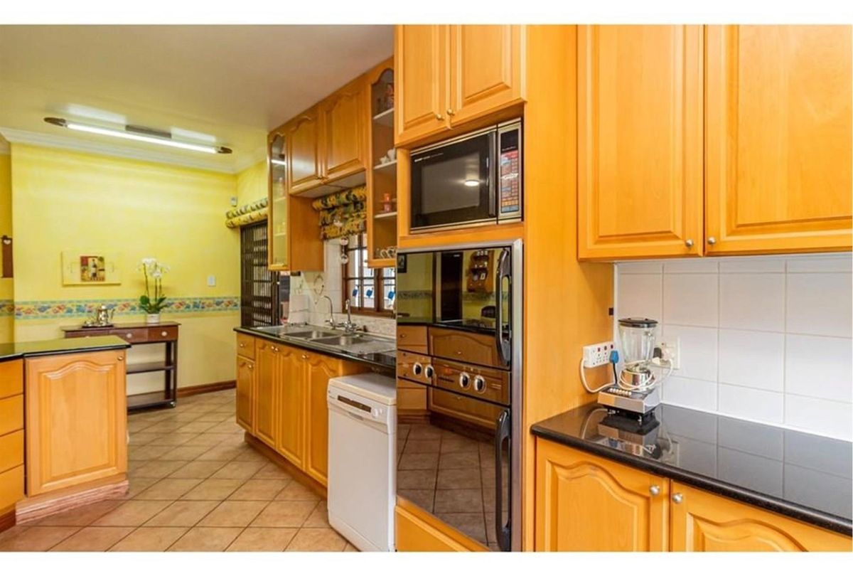 UNMATCHED INVESTMENT: Potential Rental Income R90 000 per month! - Photo 5