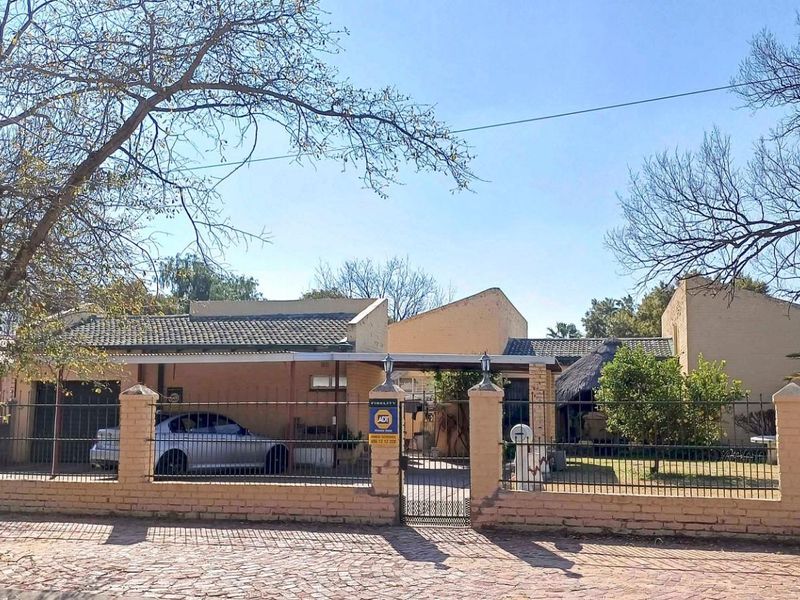 House Under Offer in Flamingo Park Welkom - Photo 2