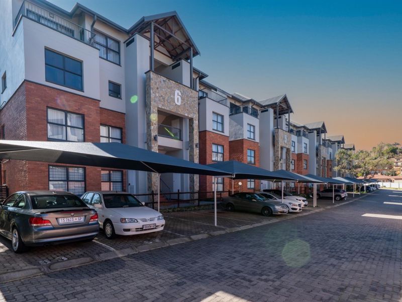 Luxurious 3-Bedroom Apartment with Balcony in Prestigious Balboa Park - Photo 3