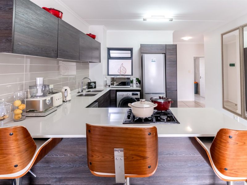 Luxurious 3-Bedroom Apartment with Balcony in Prestigious Balboa Park - Photo 7