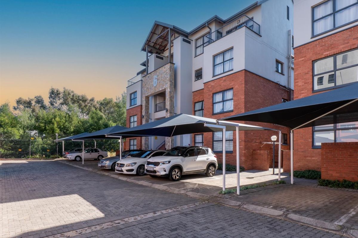 Luxurious 3-Bedroom Apartment with Balcony in Prestigious Balboa Park - Photo 4