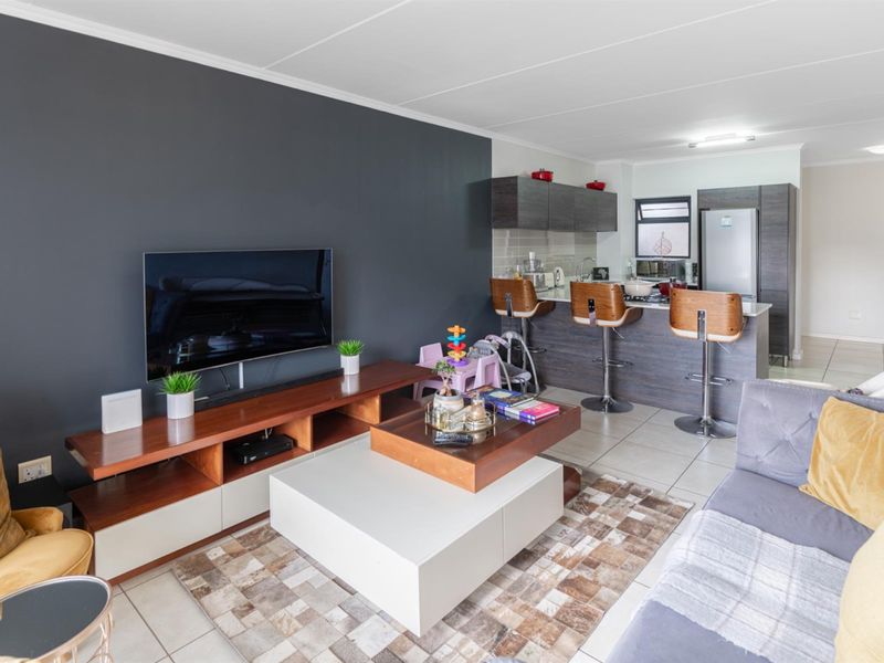 Luxurious 3-Bedroom Apartment with Balcony in Prestigious Balboa Park - Photo 10