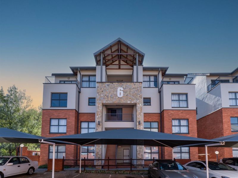 Luxurious 3-Bedroom Apartment with Balcony in Prestigious Balboa Park - Photo 5