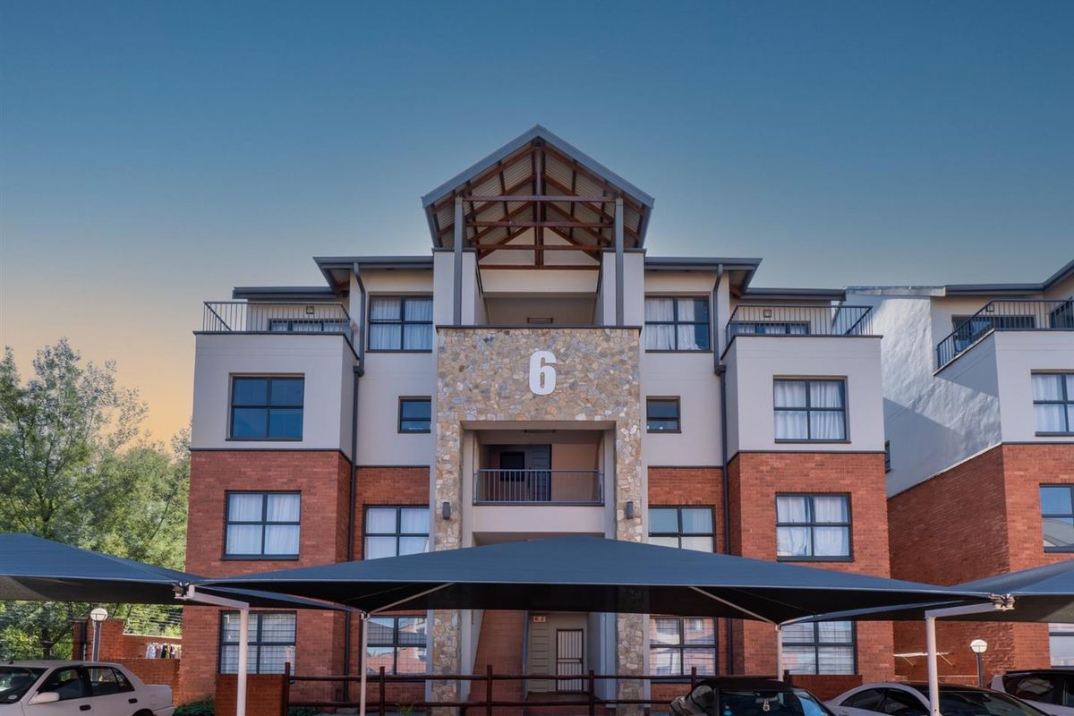 Luxurious 3-Bedroom Apartment with Balcony in Prestigious Balboa Park - Photo 5