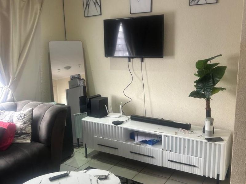 Two Bedroom For Sale in Vanderbijlpark CE7 - Photo 2