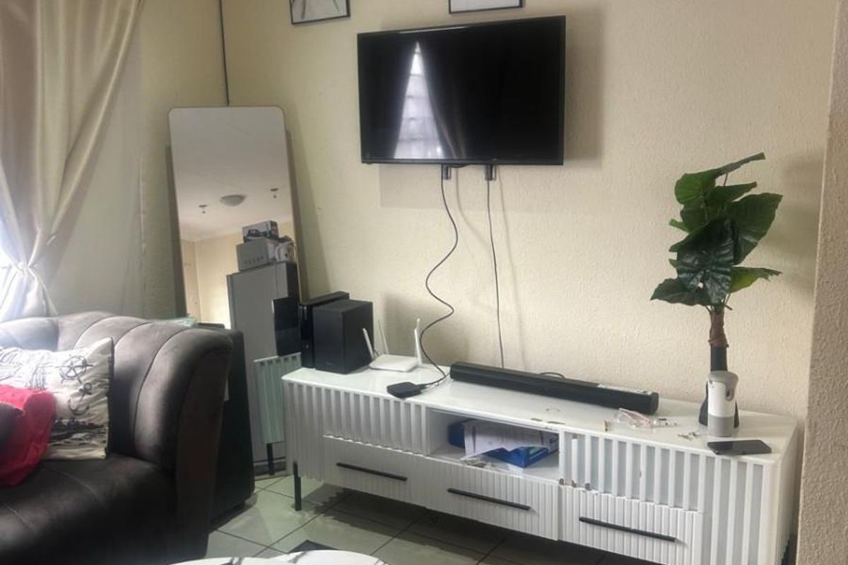 Two Bedroom For Sale in Vanderbijlpark CE7 - Photo 2