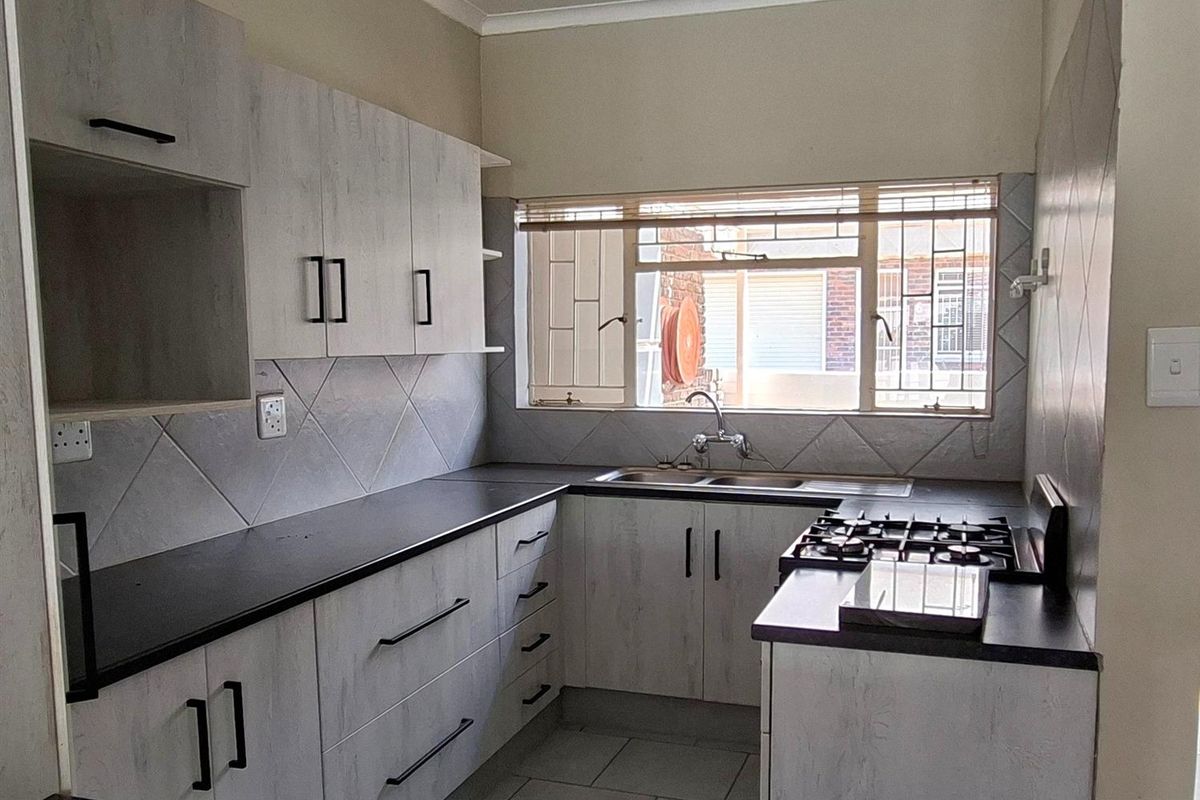 Beautiful 2 bedroom townhouse for sale - Photo 2