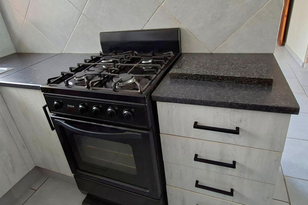 Beautiful 2 bedroom townhouse for sale - Photo 4