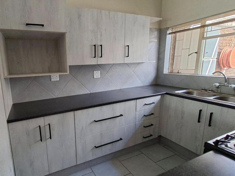 Beautiful 2 bedroom townhouse for sale - Photo 3